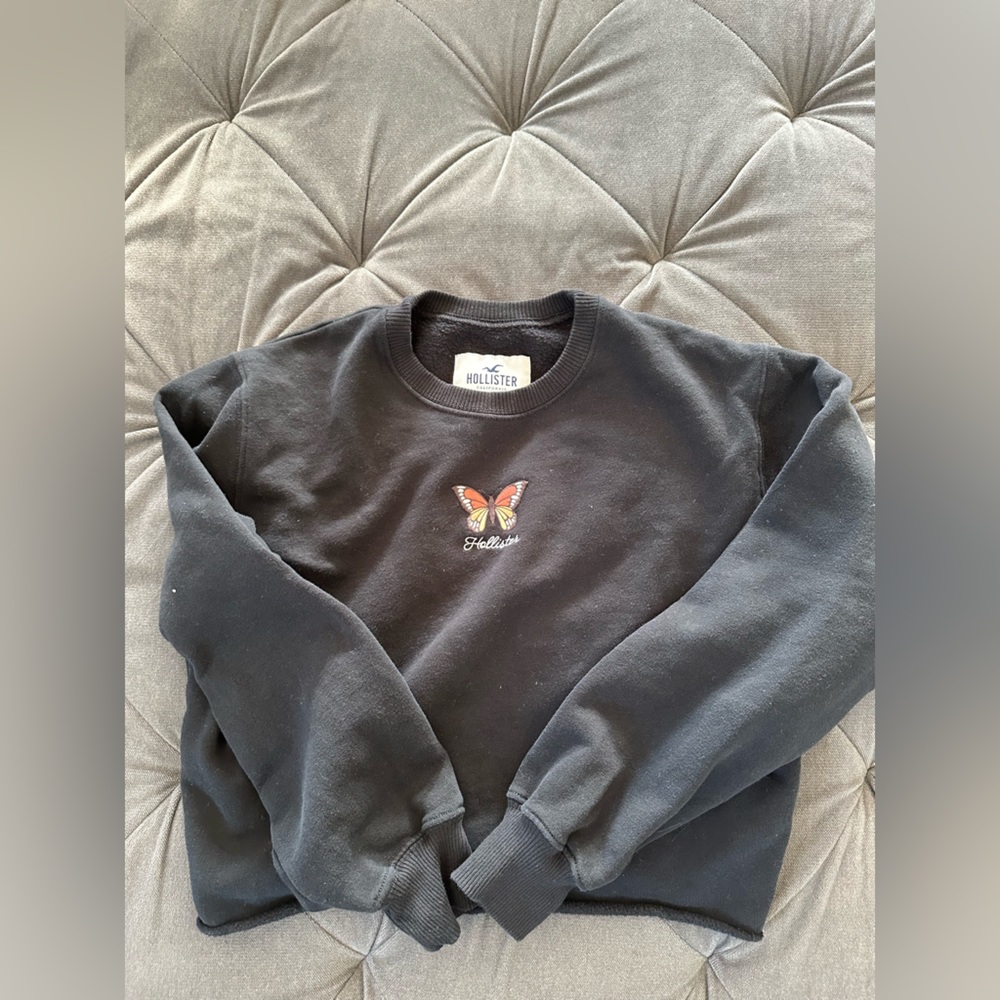 Women’s cropped hollister sweatshirt